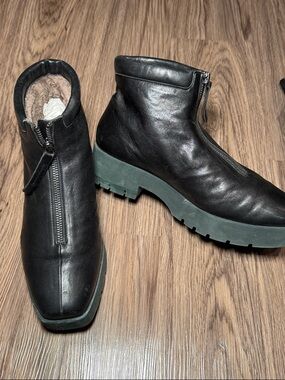 COCLICO Black Leather Front-Zip Women's Ankle Boots with Green Sole
